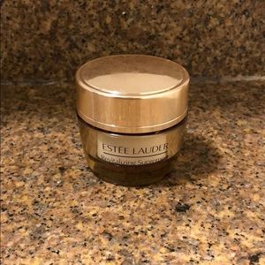 Estée Lauder revitalizing supreme cream